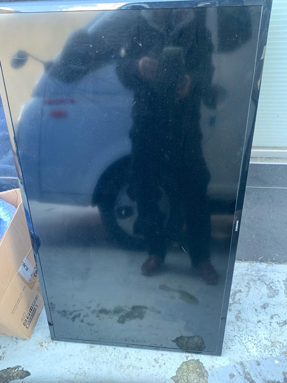 삼성 43인치 벽걸이 TV.  브라켙   리모컨 있음