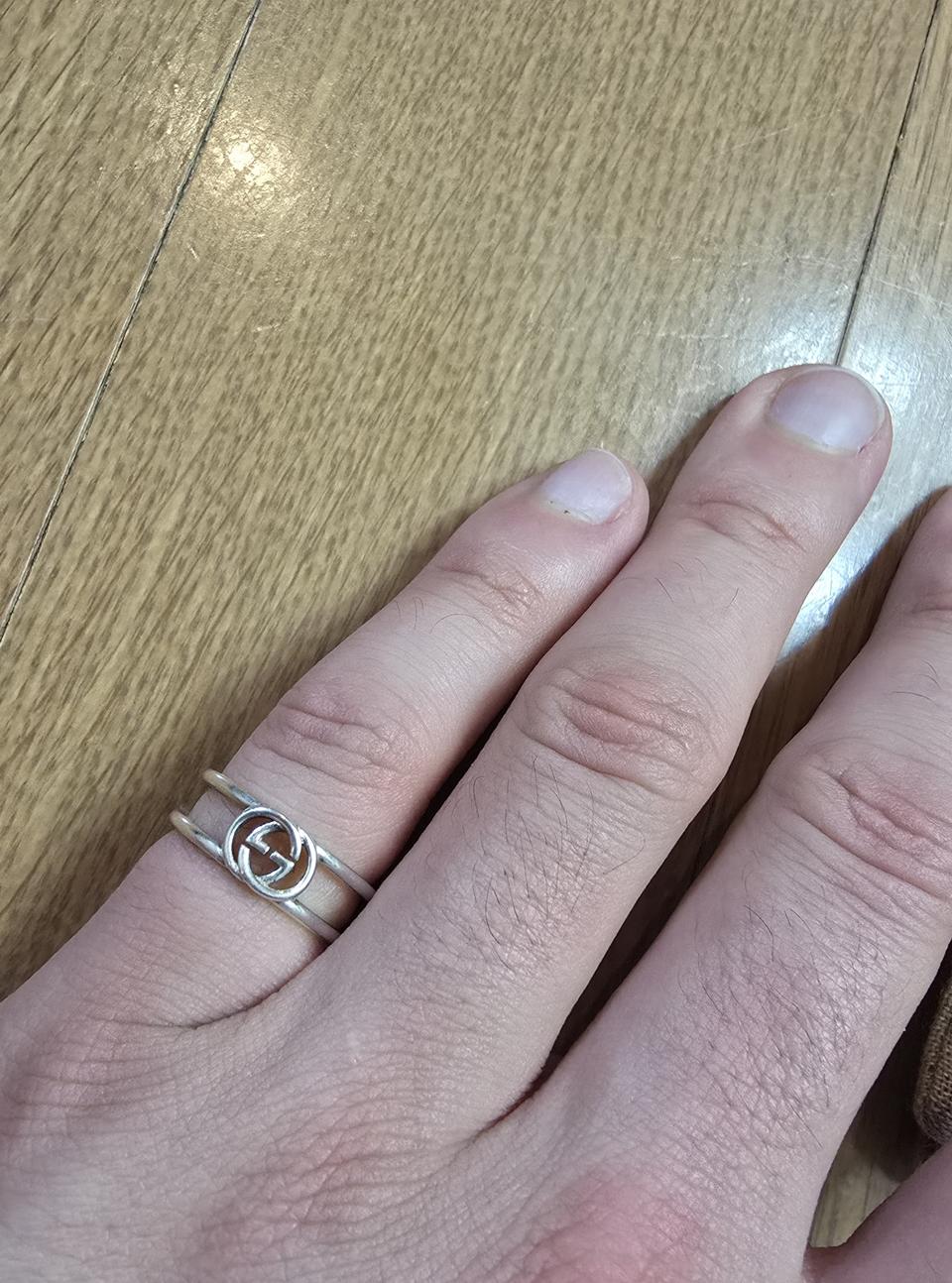 (정품) 구찌 인터로킹 G 반지 11호 (명품 여자 실버 팔찌 목걸이)