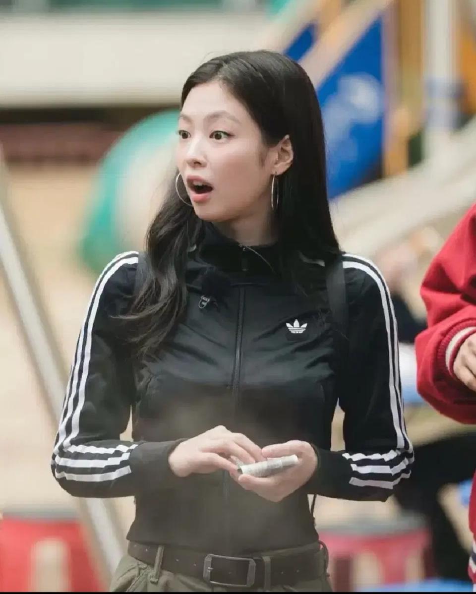 제니착용 아디다스 오리지널 여성 트랙탑 져지 블랙 크롭 자켓