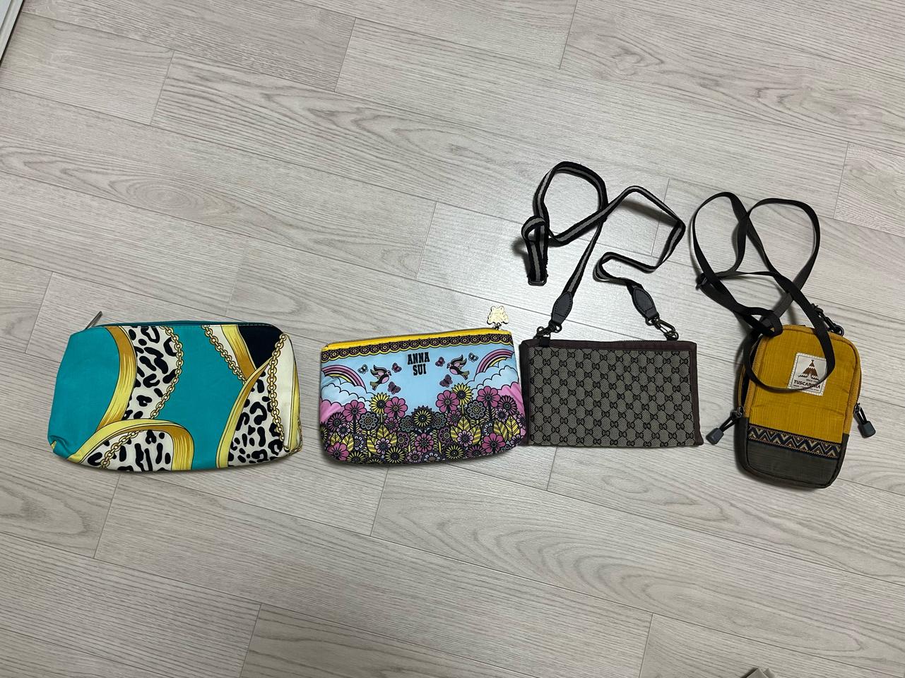 각종파우치 크로스백 안나수이정품