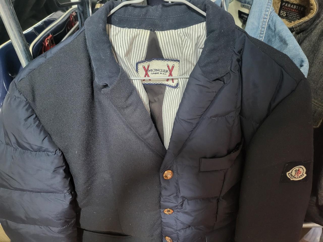 몽클레어 감마블루 패딩 블레이저네이비 색상