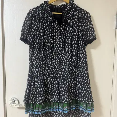 럭키슈에뜨 해골 패턴 블랙 반팔 캉캉 원피스