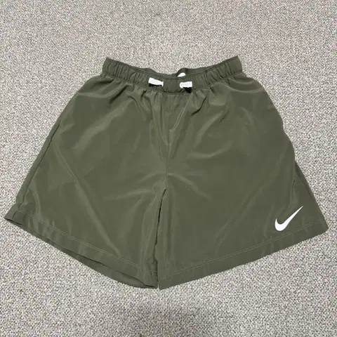 L 나이키 스우시 반바지 카키 주니어
