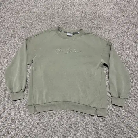 85 뉴발란스 맨투맨