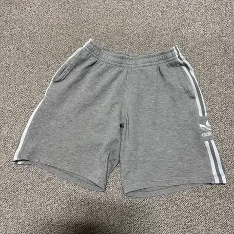 XL 아디다스 삼선 트레이닝 반바지