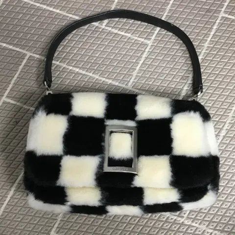 쿠론 캐롤린 체크 숄더백