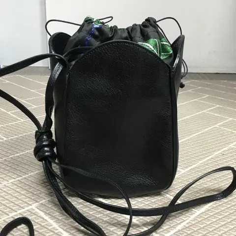 TIME 타임 레더 스트링 크로스백