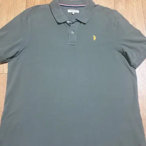 U.S POLO 반팔 카라티 115 사이즈입니다