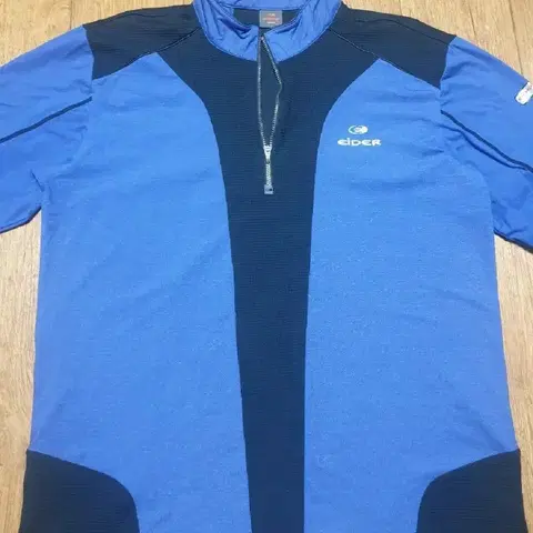 아이더 아웃도어 반집업 105~110 사이즈입니다