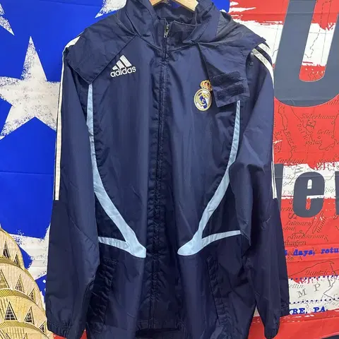 아디다스 올드스쿨 레알마드리드 오버핏 바람막이점퍼 XL105