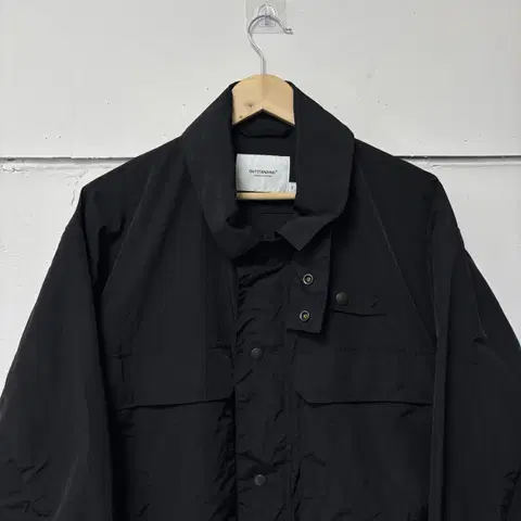 아웃스탠딩 쌍포켓 블랙 자켓