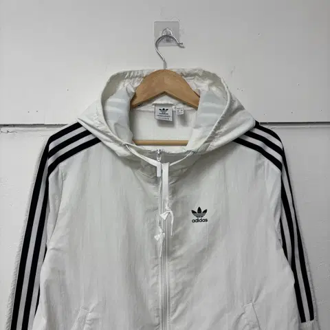 아디다스 화이트 삼선 후디 바람막이