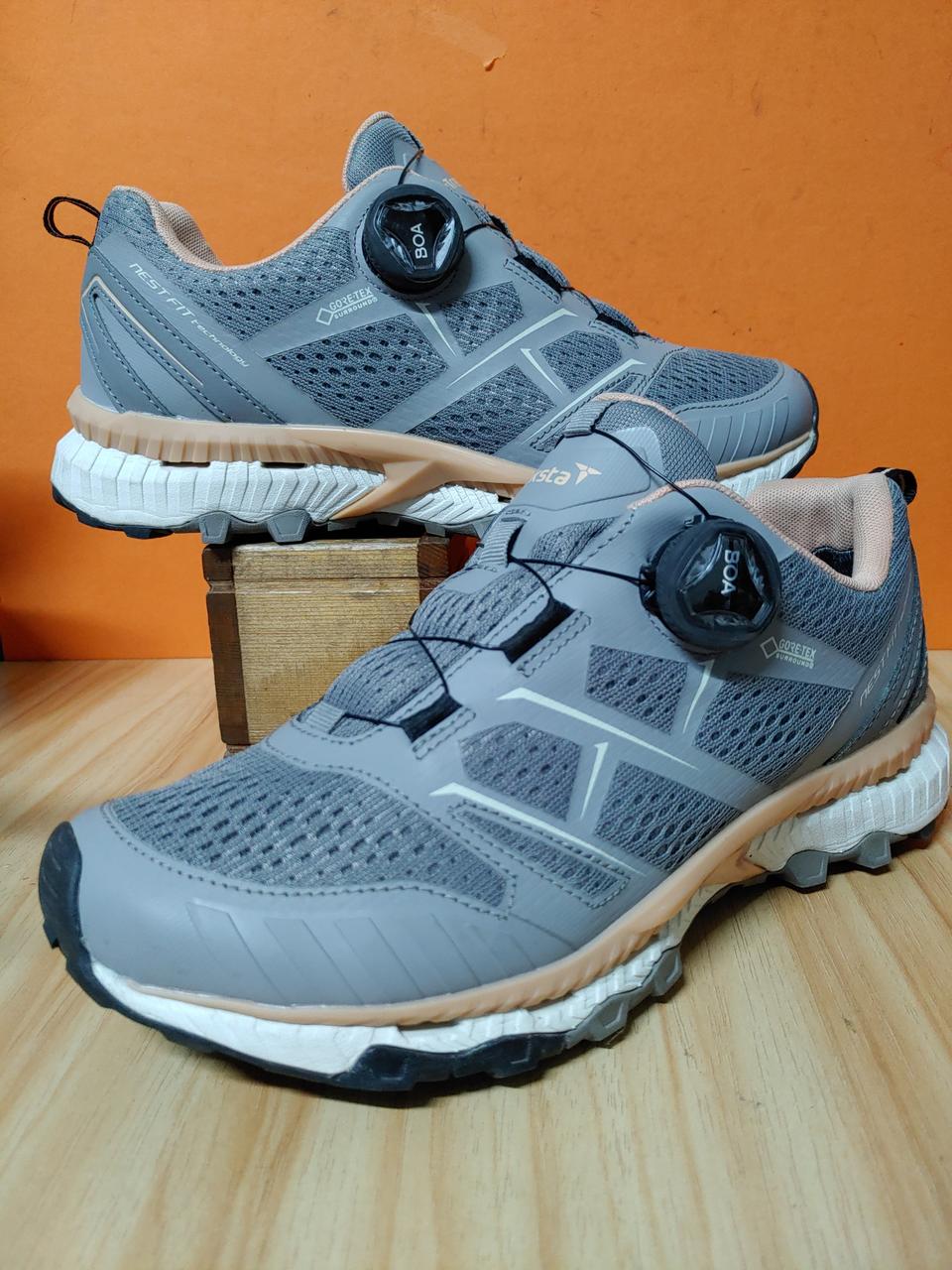 트렉스타 서라운드 고어텍스 보아 트레킹화(표기235추천사이즈230)