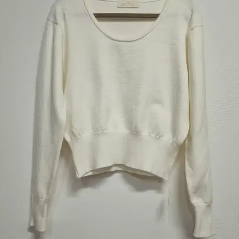 MANHATTAN 아이보리 크롭 니트