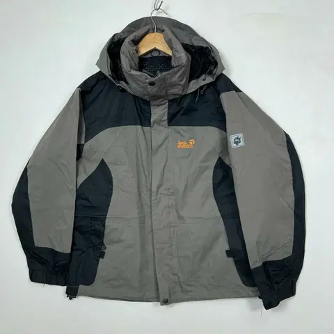 잭울프스킨 아웃도어 바람막이