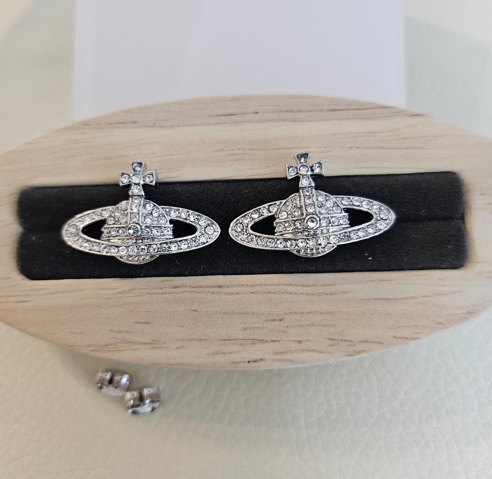 비비안웨스트우드 업사이클링 올큐빅 은장 귀걸이