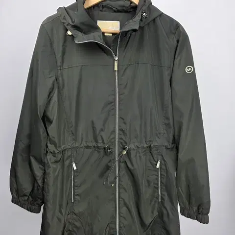 마이클 코어스 여성 후드 바람막이 L사이즈입니다