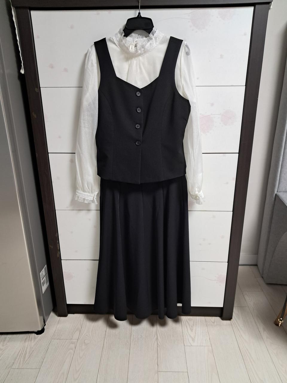 새상품 브라우스 조끼 스커트  조끼구매가85000