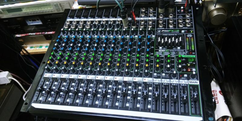맥키 믹서..PRO FX16V2....