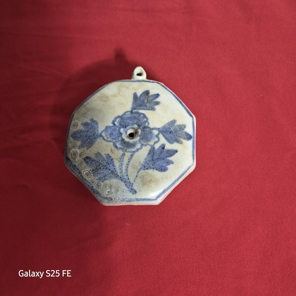 조선백자 목단문 8각 연적