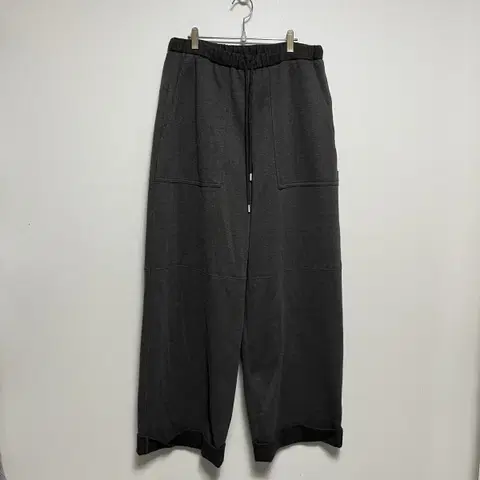 시스템 한섬 다크 그레이 와이드 트레이닝 팬츠