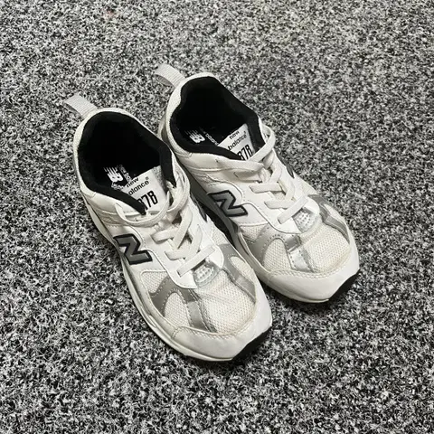 뉴발란스 878 화이트 실버 운동화 190
