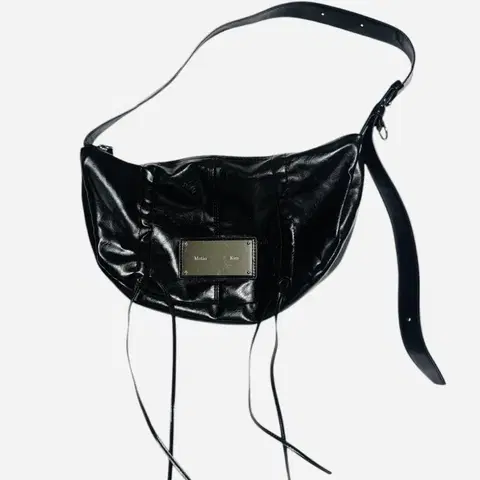 마뗑킴 크링클 레더 숄더백 블랙