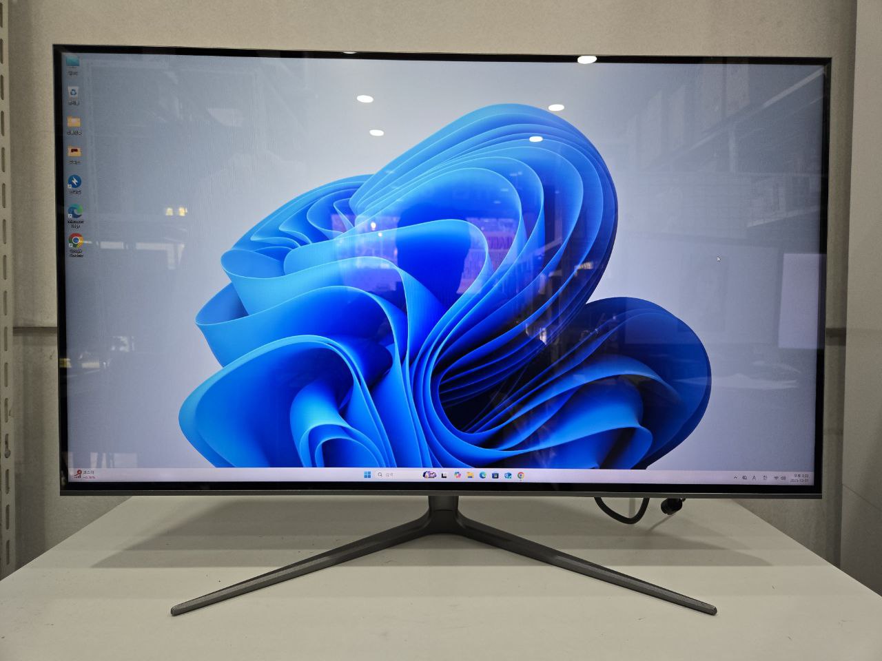 제이씨현 32인치 QHD 165Hz 평면 모니터 팝니다.