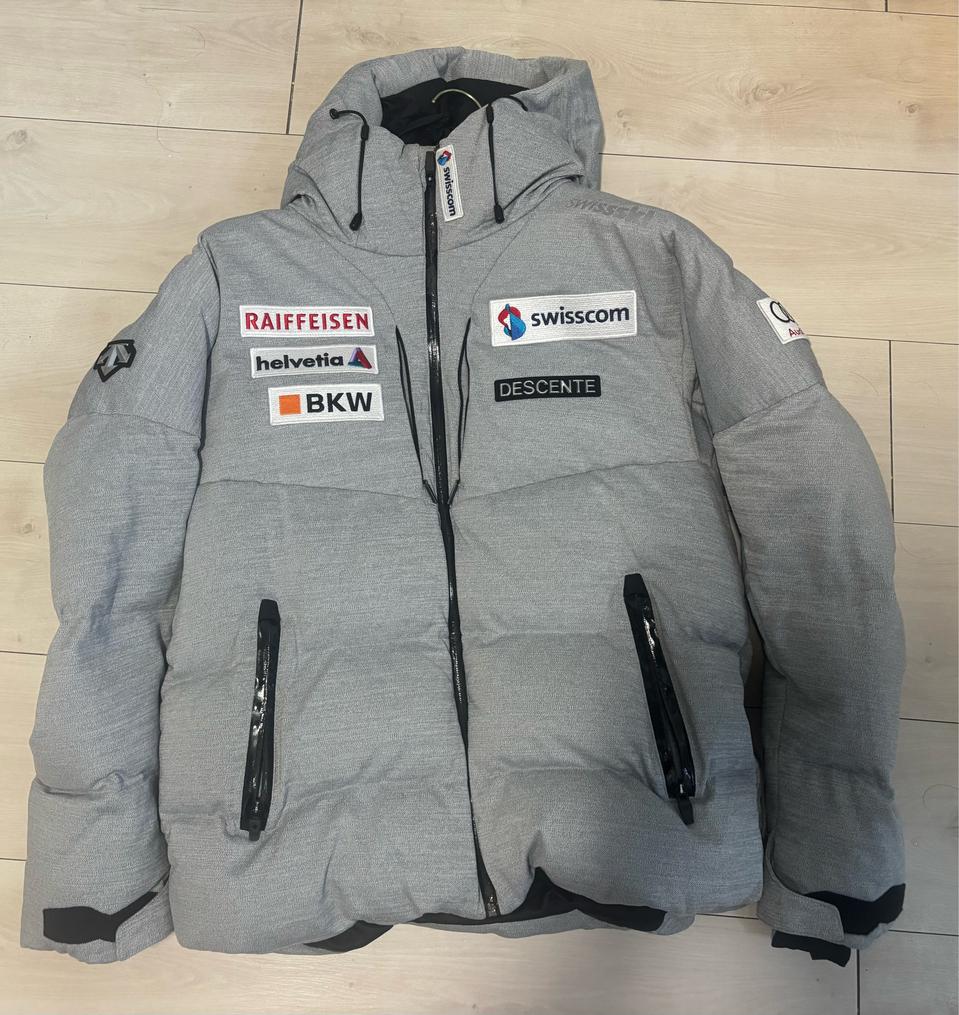 데상트 아우디 헤비 패딩 105