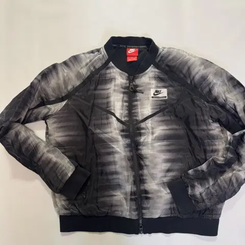 나이키 여성 바람막이 자켓(M사이즈)