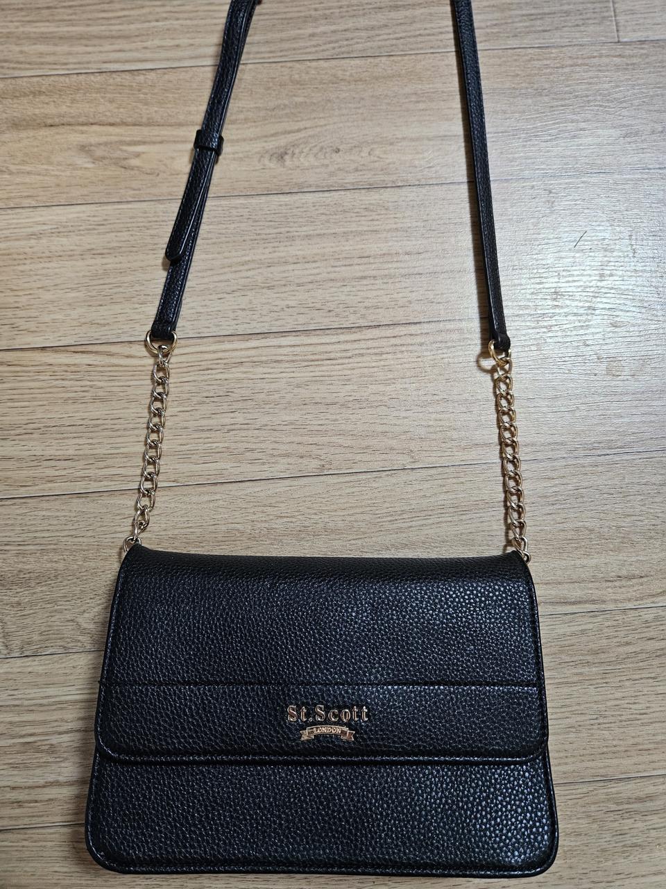 세인트스코트  블랙  체인 크로스백