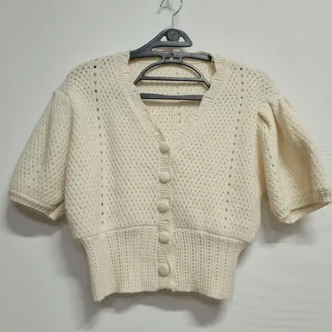 아이보리 퍼프 반팔 니트 가디건