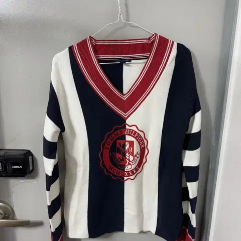 타미 힐피거 90-95 브이넥 니트