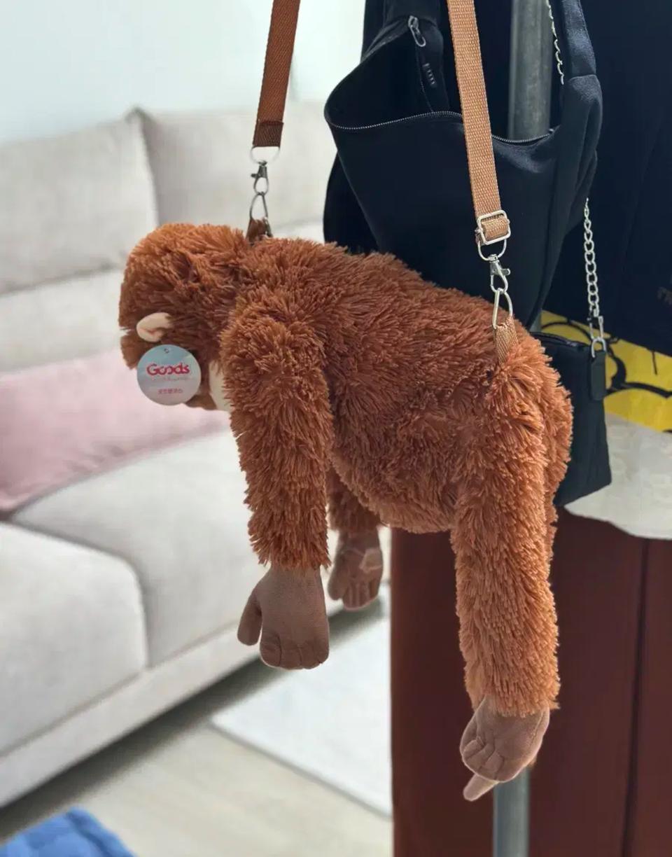 원숭이 인형 크로스 백