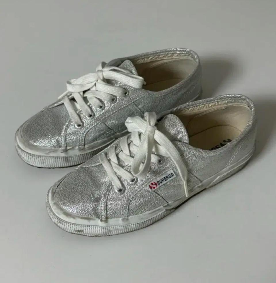 수페르가 실버 글리터 스니커즈 230
