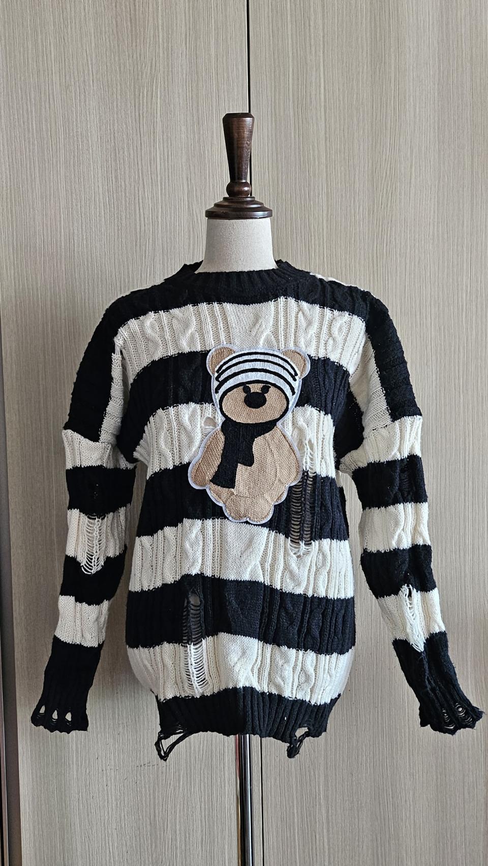 테디베어 스웨터 블랙 크림 디스트로이드 스트라이프 M