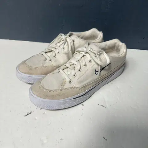 235 나이키 GTS97 레트로 베이지 스니커즈