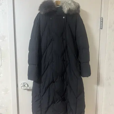 한섬 오즈세컨 블랙 롱 패딩 폭스퍼 트리밍