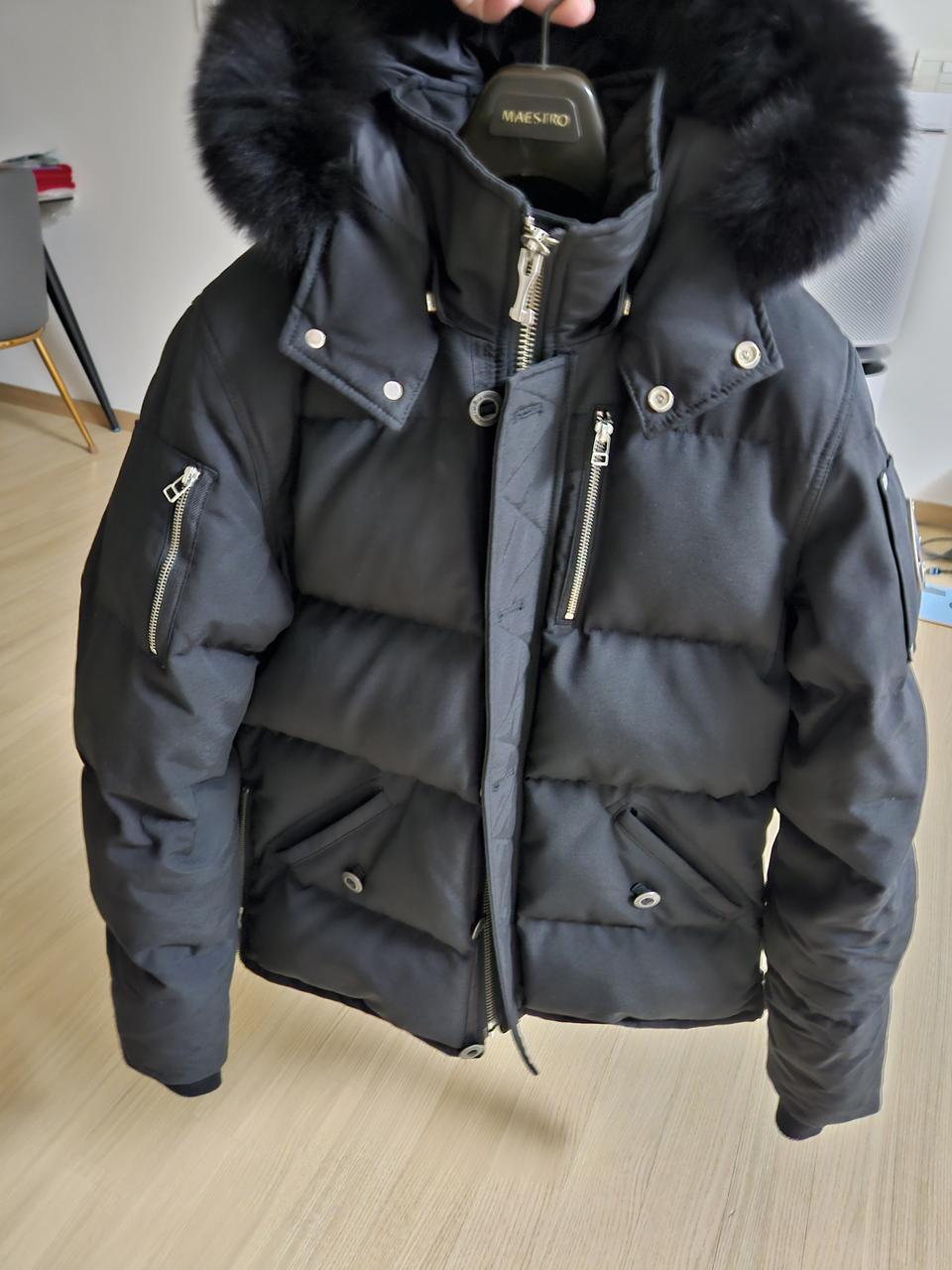 무스너클 쓰리쿼터 팔아요 (M)23년식 거의새것