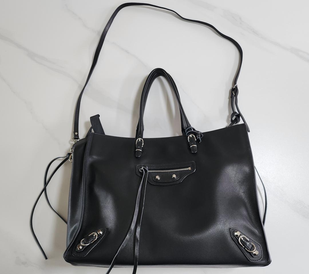 발렌시아가 가죽 라지 숄더백(30*25) 거의새상품