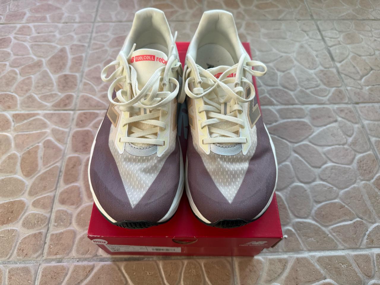 뉴발란스 레벨v5 275사이즈 와이드