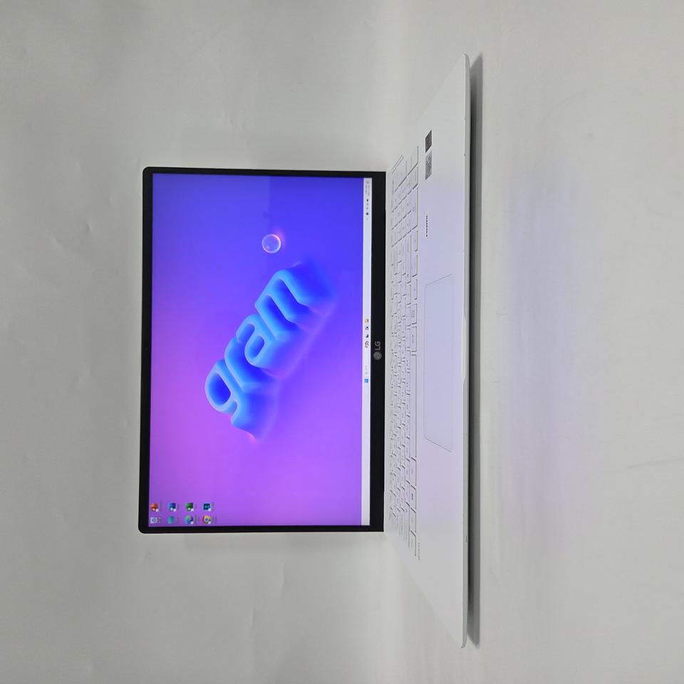 엘지 노트북 i5 그램 17인치/램16G/화이트