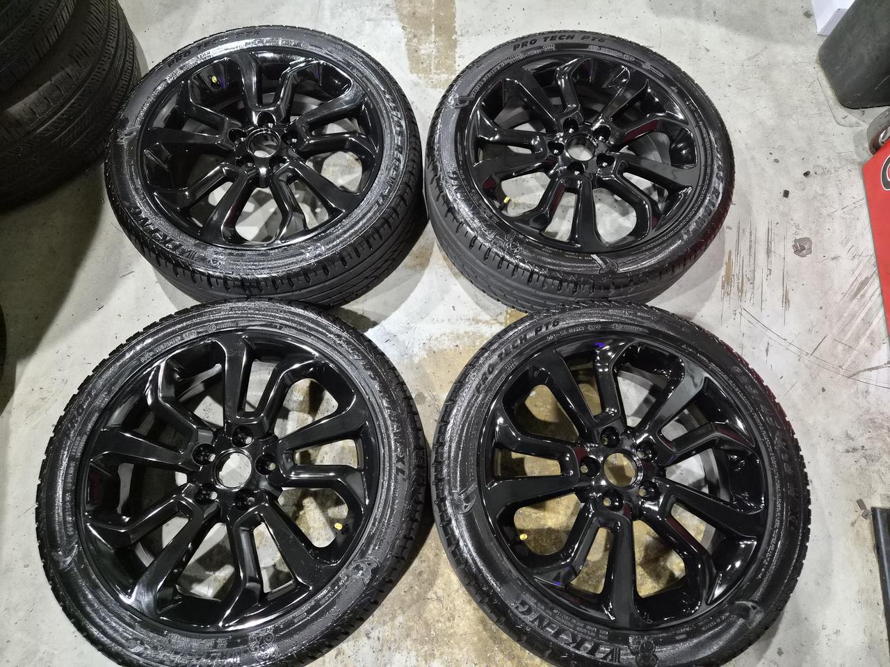 티볼리 블랙 18인치 휠타이어 판매합니다