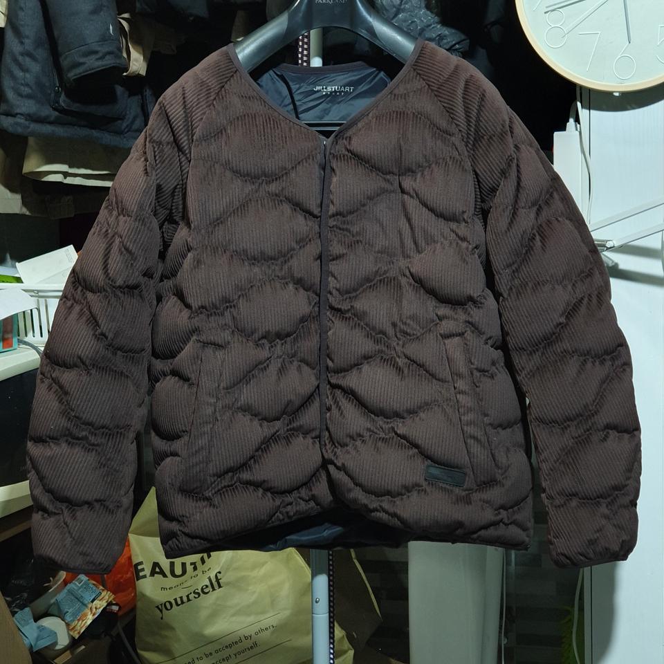 질스튜어트. 오버핏~ ( 양면)  구스다운. 숏~  패딩