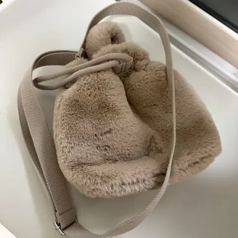 퍼 버킷백 숄더백 아이보리 캉골