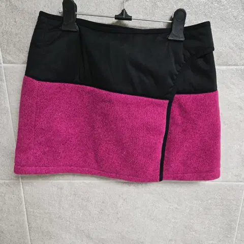 데상트 여성 니트 경량 패딩 랩 골프스커트 67