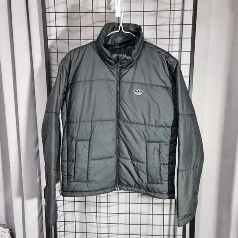 아디다스 숏 패딩 쇼트 퍼프 경량 점퍼 사이드라인 블랙 S