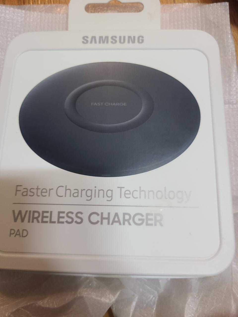 삼성 고속 무선충전 패드 새제품 EP-P1100