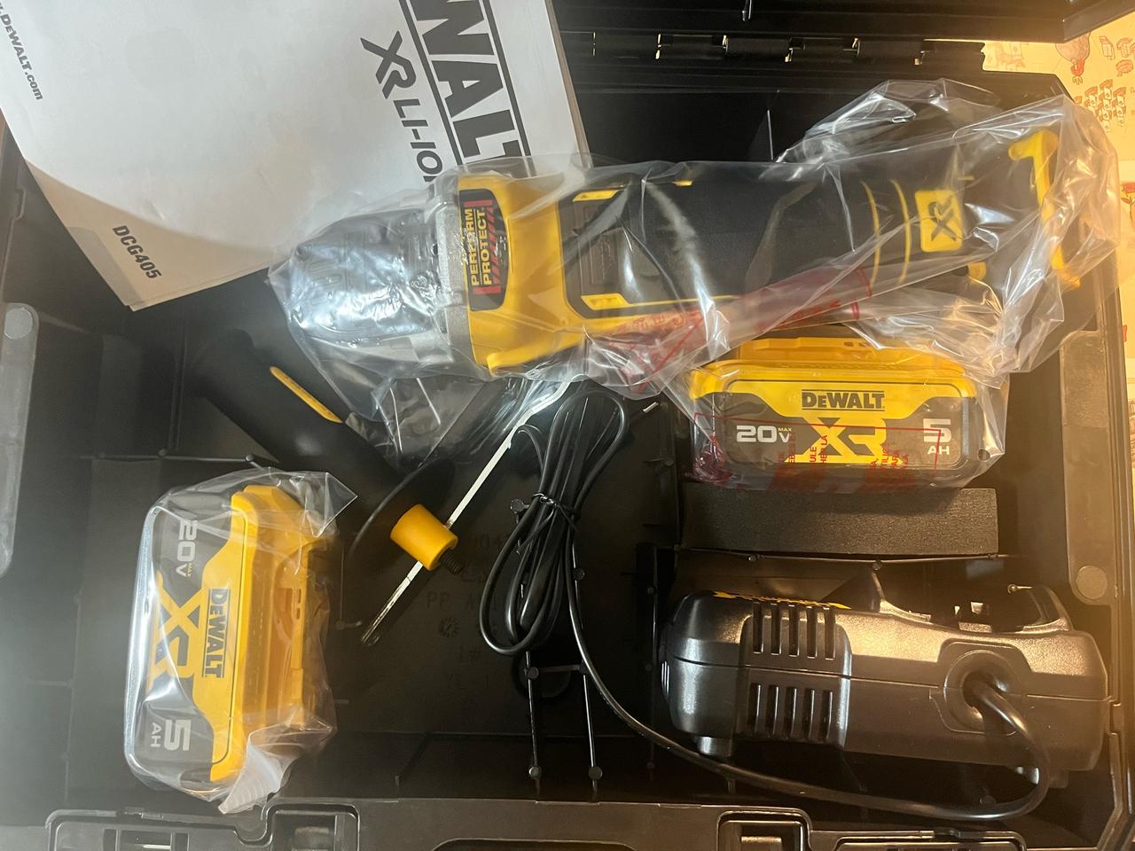 디월트충전그라인더 dcg405p2