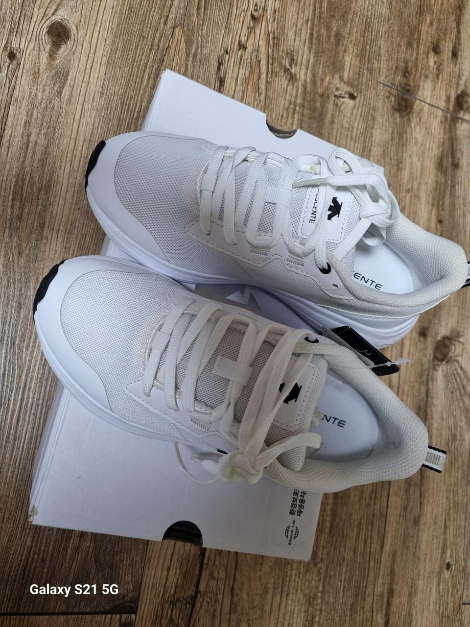 데상트운동화 새것